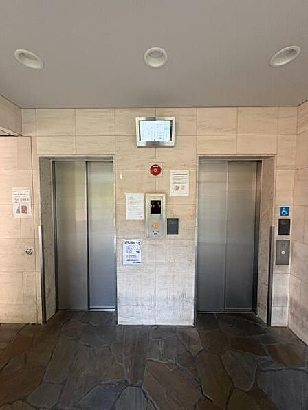 【エレベーター】エレベーターが2基あり、通勤通学など混雑しやすい時間帯も安心です。