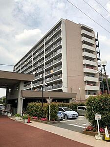 外観：10階建て2階部分　南向きバルコニー