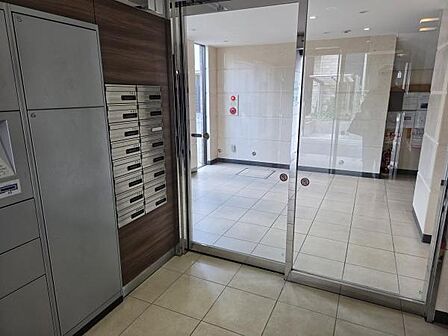 エントランス内　宅配ボックス完備