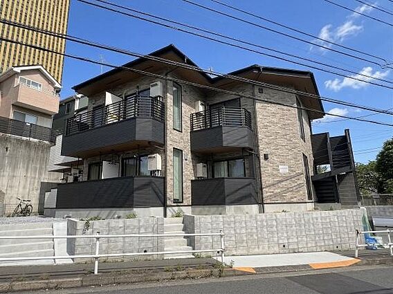 外観はモダンな...