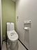トイレ：スッキリとしたデザインのシャワー付きトイレは1Fと2Fにあります