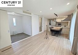 ファムタウン四日市上海老　中古戸建 4SLDKのリビング/ダイニング