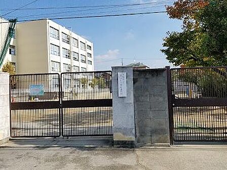 茨田北小学校まで700m