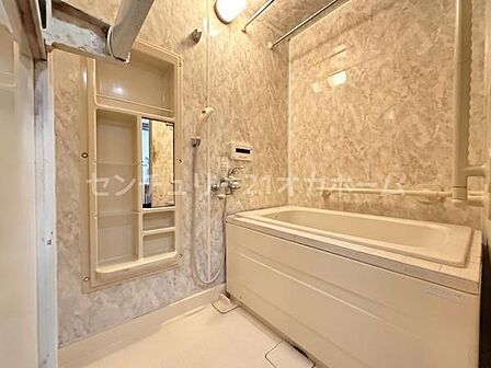 バスルームも清潔感があります♪※掲載写真はお客様のプライバシー保護のため、一部CG加工を施しております。