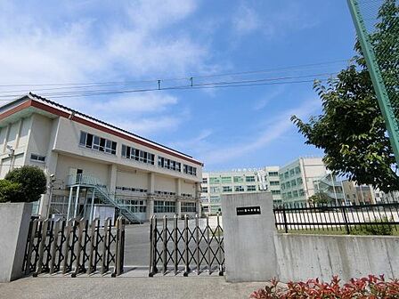 荒川区立第七中学校まで945m
