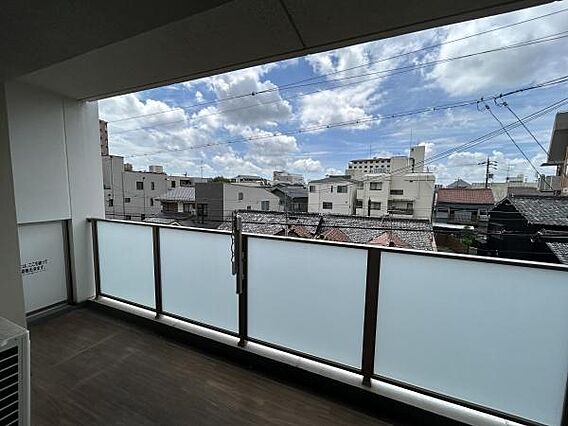 広々としたバル...