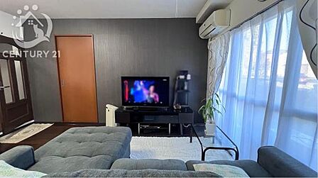 13.9帖のリビングです居心地が良く、ご家族皆がゆったり寛げる憩いの空間となりそうです