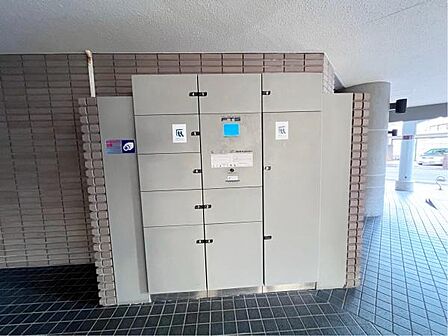 宅配ボックスがあるので不在時も安心です