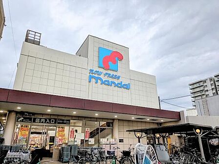 万代下新庄店まで600m