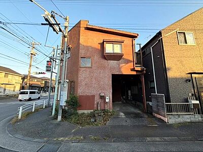 外観:【外観】古家付き土地。陽当たり良好な角地です。 外観:【外観】古家付き土地。陽当たり良好な角地です。