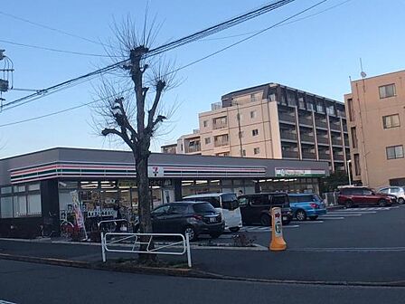 セブン-イレブン八王子狭間町店まで617m