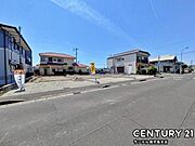 前面道路から撮影した現地写真です♪