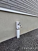 （同仕様モデル）洗車やお掃除に利用できる屋外立水栓です♪特にお車は、降灰した後にすぐに洗い流せます！
