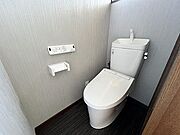 【2Fトイレ】清潔感のある2Fトイレ。2階にトイレがあると夜中も朝も便利です。