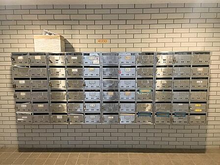 建物内に集合ポストが設置されているため雨の日でも安心♪