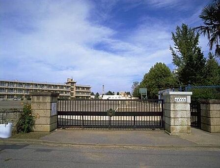 千葉市立椿森中学校まで1888m