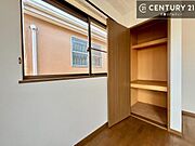 住空間をすっきり使うためには必須ポイントの収納スペースですよね。是非現地でご確認ください！