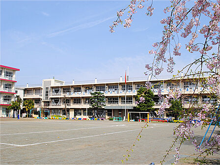 千葉市立本町小学校まで610m