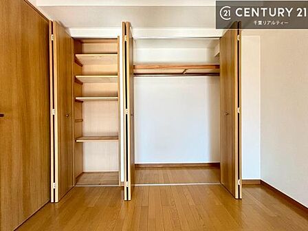 住空間をすっきり使うためには必須ポイントの収納スペースですよね。是非現地でご確認ください!