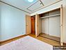 子供部屋：収納力のある居室です。お部屋もすっきり広々と使えて気持ちが良いです！キレイな明るいお部屋で過ごすのは、更にのんびりゆっくりできますね！