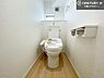 トイレ：1・2階にトイレがございます！朝の忙しい時間帯も待たずにすみそうですね。白を基調とした清潔感のあるトイレでお手入れがしやすいです！