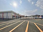 ロザリオ幼稚園まで500m、徒歩約7分　車で約1分