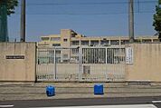 東大阪市立縄手北中学校まで681m