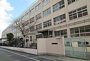 東大阪市立西堤小学校まで297m