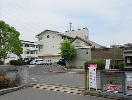 四條畷市立田原小学校まで802m