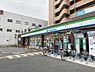 周辺：ファミリーマート　藤井寺駅前店まで735m