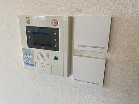 モニター付きインターホンで安心♪