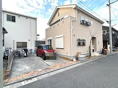 外観：間口の広い戸建です。