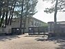周辺：姶良市立重富中学校まで1920m、姶良市立重富中学校（校訓：自主・粘り・礼儀・規律）が近くにあり、粘り強く学び、礼儀を重んじる力を育む安心した教育環境
