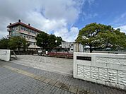 鹿児島市立谷山中学校まで693m、谷山中学校では、校訓「自主・敬愛・鍛錬」を大切にしています。