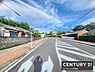 その他：前面道路が広く車の出入りもスムーズに行えます。周囲には落ち着いた住宅が並び整然とした街並みが広がっています。空が広く見える開放感のある現地です。歩道も整備されており快適な街路環境です。