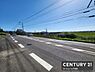 その他：広々とした前面道路が広がり開放感を感じられる現地写真です。車の通行もスムーズに行えます。周囲に遮るものが少なく気持ちの良い眺望です。交通量や道路の様子がよく分かる写真です。