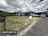 その他：現地は道路に面していて車の出し入れがスムーズに行えます。周辺には住宅が立ち並び落ち着いた雰囲気です。敷地は整形で使いやすい形状となっています。舗装された道路に接しているためアクセスが良好です。