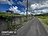 その他：前面道路は舗装されており車両の通行も安心です。周囲は自然が豊富で開放感があります。空が広く感じられ爽やかな景観が広がっています。住環境の雰囲気をイメージしやすい一枚です。