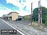 その他：広々とした前面道路に面しているため車の出入りがしやすい環境です。周囲は見通しが良く住みやすさを感じられる現地写真です。駐車スペースも確保されておりさまざまな用途に対応できる前面道路です。