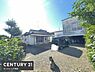 外観：現地土地写真からは日当たりの良さと開放的な空間が感じられます。敷地内にはゆとりがあり様々な活用が想像できます。周囲には緑もあり落ち着いた環境が整っています。駐車スペースも複数台分確保されています。