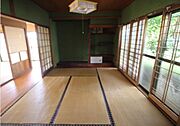 和室には床間　仏間もあります。