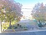 その他：バルコニーからの風景です。マンションの正面には公園があります。