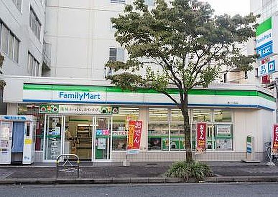 ファミリーマー...