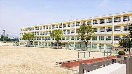 名古屋市立東山小学校まで942m