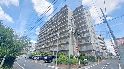 外観:落ち着いたカラーリングの外壁で、時間が経っても飽きのこないデザインです。 外観:落ち着いたカラーリングの外壁で、時間が経っても飽きのこないデザインです。