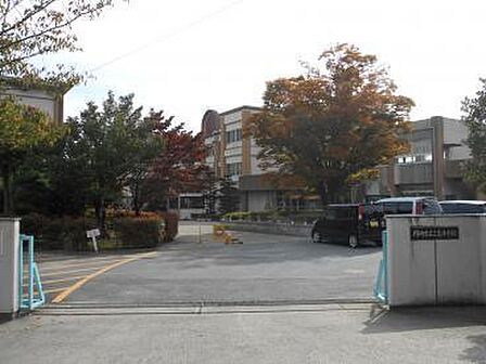 岡崎市立三島小学校まで900m