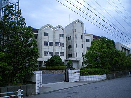 刈谷市立朝日中学校まで2130m