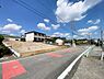 その他：前面道路は交通量が少なめで見晴らしの良い道路です