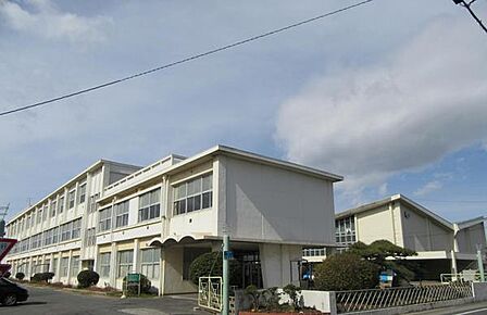 横須賀中学校まで2000m