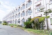平塚市立横内小学校まで1055m